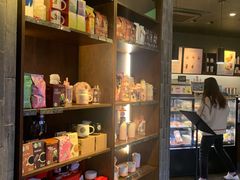 零售区-星巴克臻选(上海淮海百盛购物中心店)