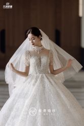 -曼青婚纱礼服馆