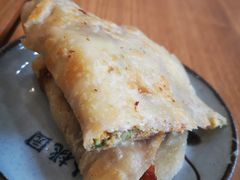 蛋饼夹里脊-小桃园·豆浆油条(复兴中路店)