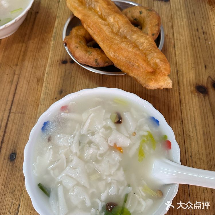 探寻到一家很传统的福州锅边