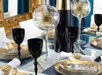 来自古典，又不仿古的现代新装饰主义风格  在呈现精简