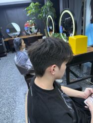 -藤野造型专业烫染接发