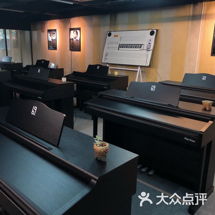 降九音乐乐队体验馆   录音棚