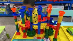 -逝水玩具折扣店