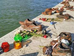 -多瑙河畔鞋履雕塑