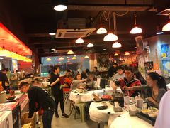 大堂-鲜入围煮花胶鸡海鲜火锅