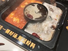 -老牌坊云南鱼豆花火锅(哈西万达店)