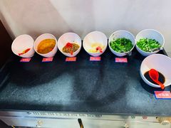 -小蛮椒麻辣烫·麻辣拌(青浦宝龙店)