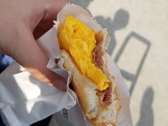 咸牛肉厚蛋多士-世记咖啡(氹仔外卖店)