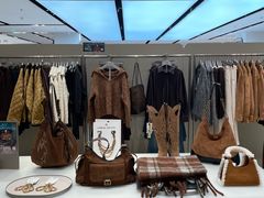 -URBAN REVIVO(七宝领展广场店)
