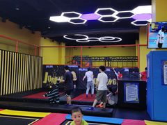 -爱蹦iBOON蹦床运动馆(江汉店)