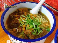 特色红烧牛肉面-胖胖板凳面