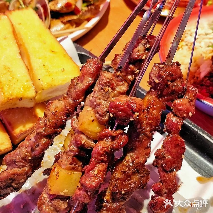聚点串吧 | 五角场夜宵新据点!这家烤串超正!😍