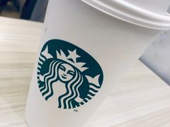 特浓拿铁咖啡-星巴克(上海虹桥新天地二店)