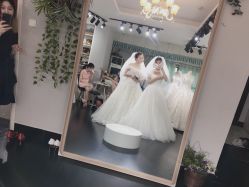 -雪莉美妆婚纱馆