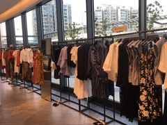 -URBAN REVIVO(上海中庚漫游城店)
