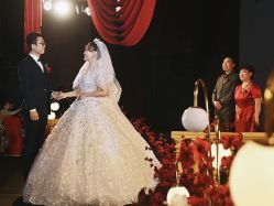 点击看大图 -Renee芮亦婚纱