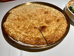 刚出炉的烤馕-谷丽麦馕新疆菜·清真(步步高梅溪新天地店)