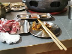 -围炉肉舍•炭烤活鳗•丹东海鲜烤肉(步行街店)