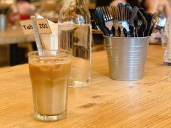 鲜奶咖啡［精选咖啡豆］-Common Table · Brunch & Coffee