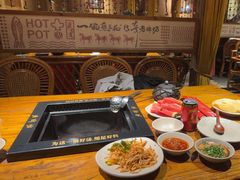 -老牌坊云南鱼豆花火锅(爱建店)