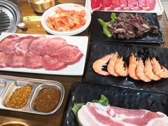 厚切猪肉-·缸桶屋·韩式牛肋条自助烤肉(西湖D11店)