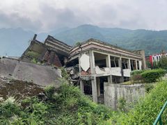 -四川汶川特大地震漩口中学遗址