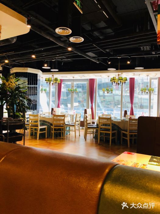 闫府私房菜·百年鲁菜(恒隆店)大堂图片