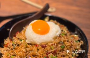 Crispy Pork Rinds with Sour Cabbage Stir-fry Rice