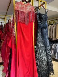 -月月婚纱礼服仓储店(王府井店)