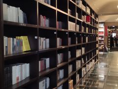 -钟书阁(松江泰晤士小镇店)