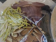 -鑫渔港海鲜本地菜·山海关浑锅(东戴河店)