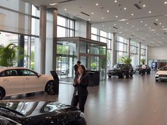 -天津波士信达奔驰4S店(卫津南路店)