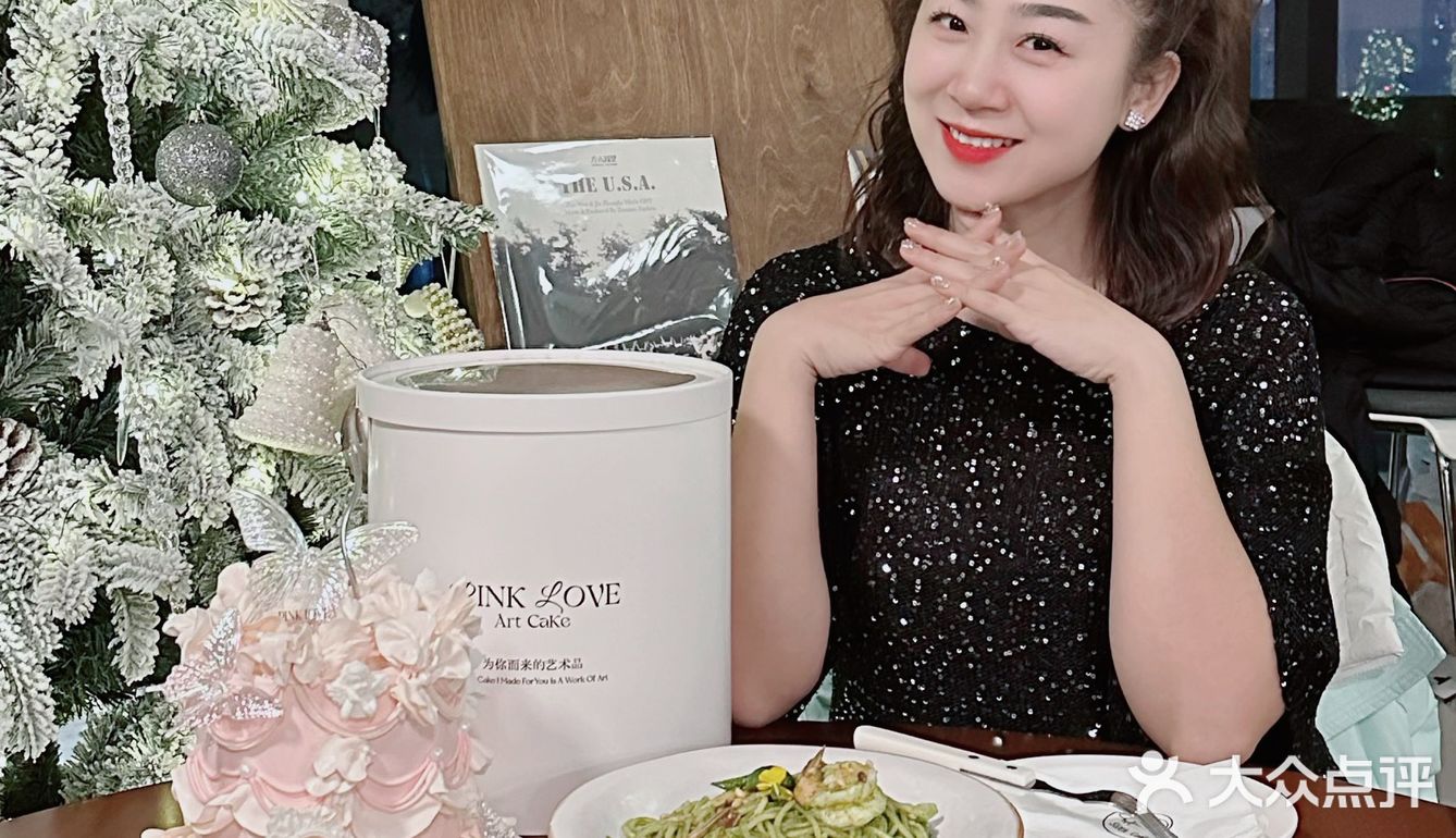 生日收到这么漂亮的蛋糕🎂心情也变得美美哒[爱心]