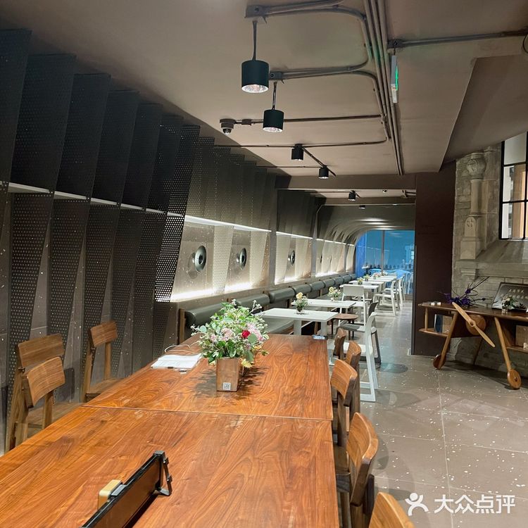 思南书局的诗歌店 来读一首诗吗