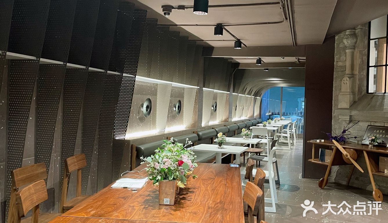 思南书局的诗歌店 来读一首诗吗