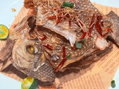 -肥肥虾庄·金牌油焖大虾(汉街SKP店)