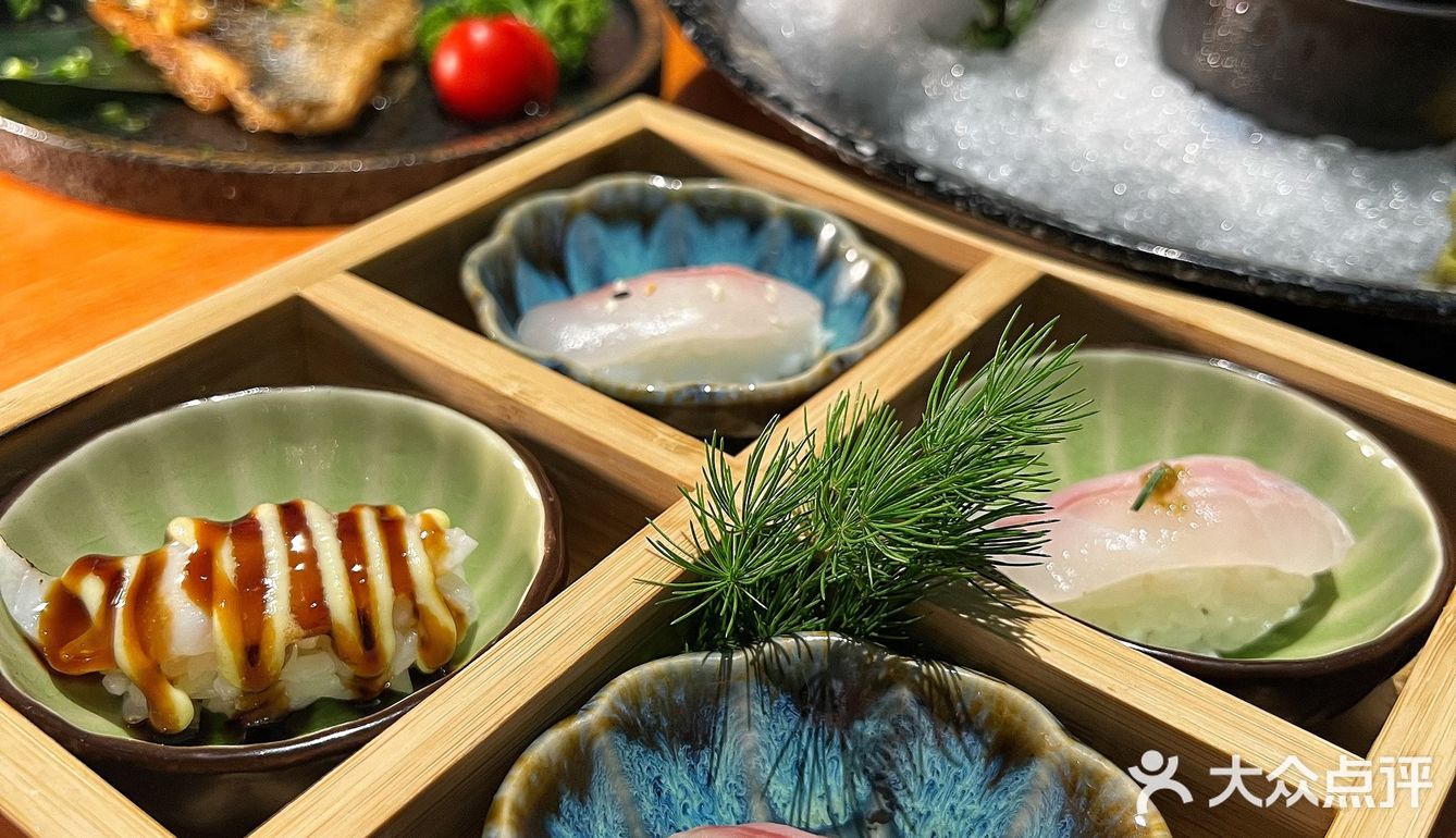 广州首家海钓烧鸟店全景投影仪沉浸式用餐 