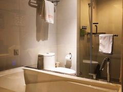 -桔子酒店(上海西藏北路地铁站店)