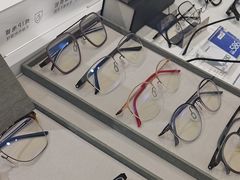 -视野联行眼镜•蔡司•依视路(温江店)