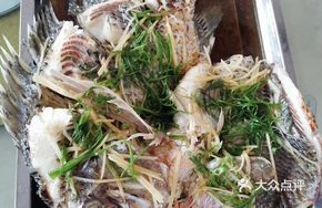 Steamed Large Tilapia from Reservoir