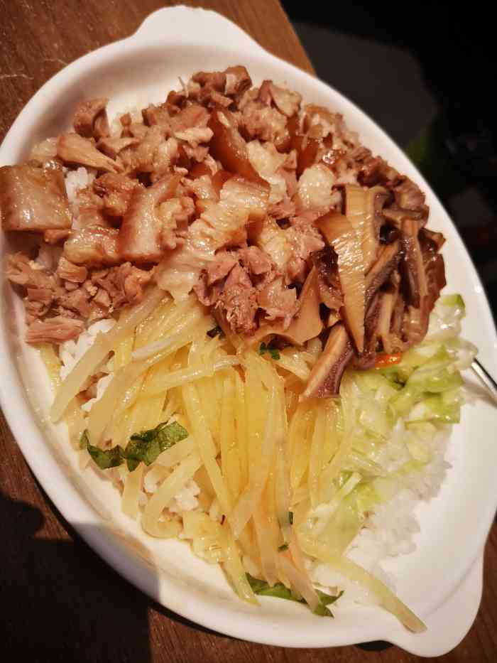 正宗隆江猪脚饭-"这家猪脚饭还不错,就华宇广场,友谊医院对.