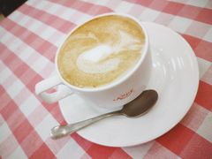 香草拿铁-红宝石·鲜奶小方·海派西点房(四平店)