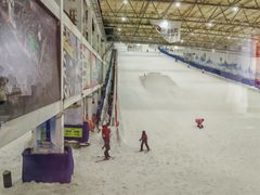 -乔波室内滑雪场