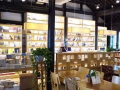 -猫的天空之城概念书店(杭州南宋御街店)