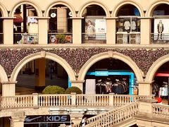 -王府井奥莱临潼小镇(临潼店)