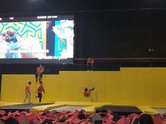 -嘿哟动霸CHUA·新潮玩运动娱乐中心·蹦床滑冰团建乐园