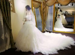 -LOVE SHINE婚纱·红鼎庄龙凤褂·妈妈装定制