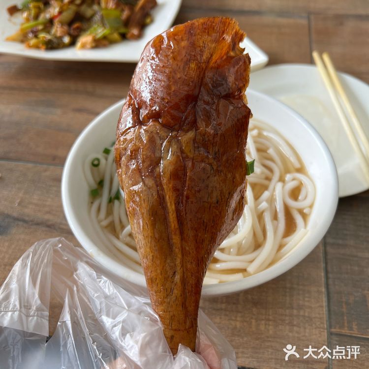 -一整个烧鹅腿,看了都流口水🤤-