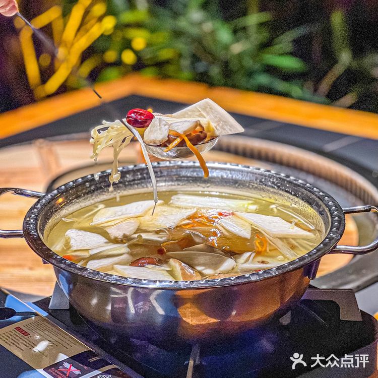在川师大门口发现了这家仿佛走进农家四合小院的柴火鸡